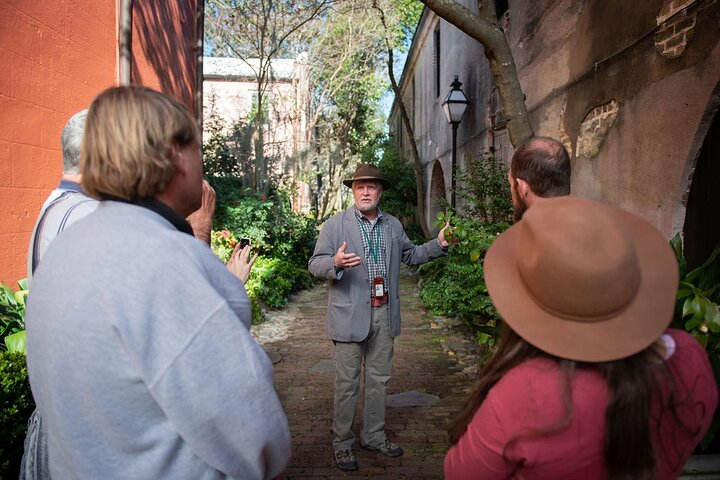 Hidden Alleyways and Historic Sites Small-Group Walking Tour - Photo 1 of 18